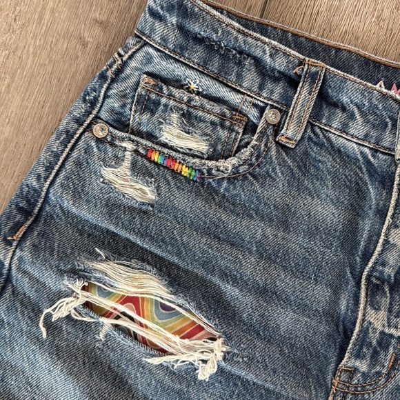 American Eagle Size 4 Denim Highest Rise Baggy Shorts Distressed - Picture 3 of 6